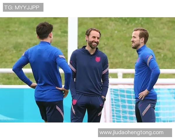 重庆足球队在欧锦赛中的默契配合与战术分析探讨